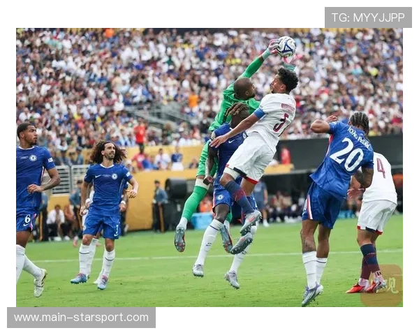 巴黎圣日耳曼前场围抢成功