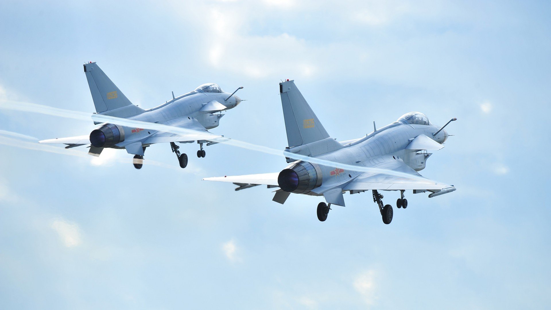 xk体育-国际热身赛国足逆袭 球员拼劲值得肯定，国足热身赛比赛结果